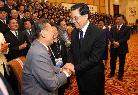 ���\�������w��������w����(qi��ng)���~�M(j��n)