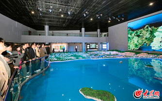 �s�ɣ����㺣���{(l��n)ɫ��(y��u)��