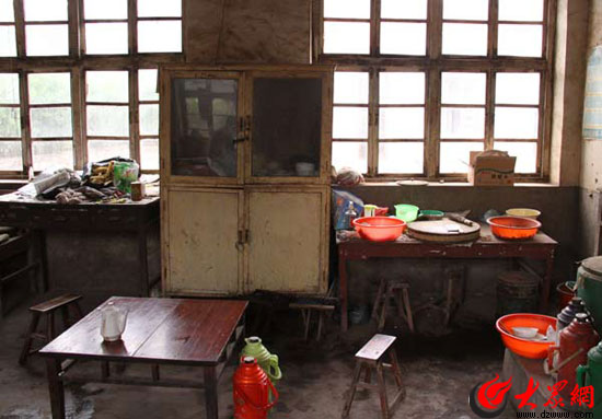 �F(xi��n)�е�һ���̌W(xu��)������D��(j��)Σ�������ҌW(xu��)У���T�o��ʡ�����W(xu��)���όW(xu��)Ҳ����ȫ���W(xu��)У�ĔU(ku��)���ф�(sh��)�ڱ��С�