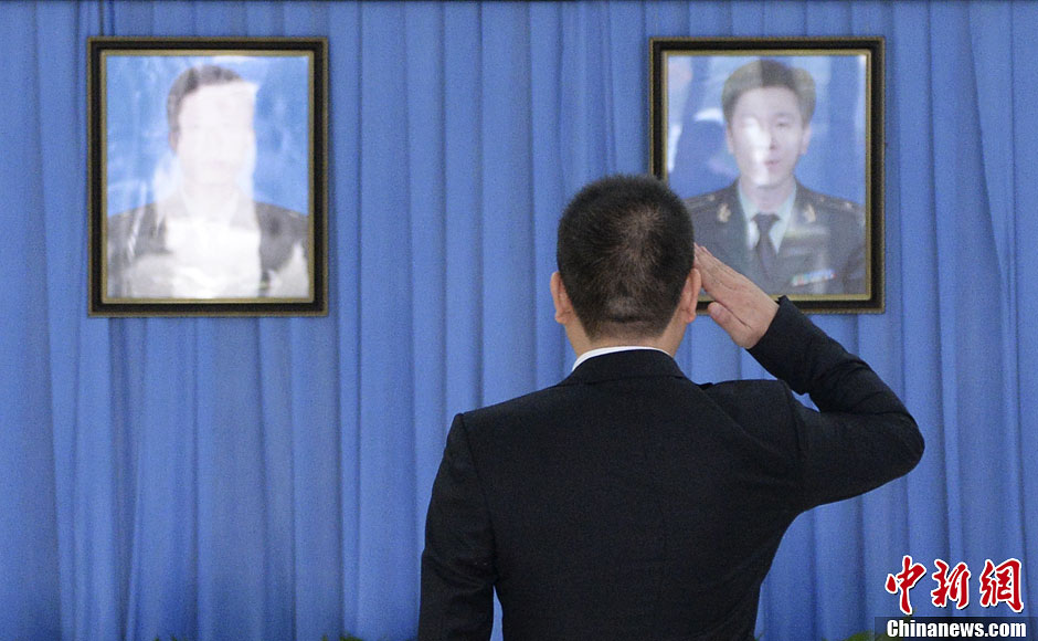 10��13�գ�������ǰ��ʯ��ɽ����֧�����������ϲ¡���̈����(z��i)�������ă���ɽ�|��������(zh��n)ʿ�������̈́���������� �z