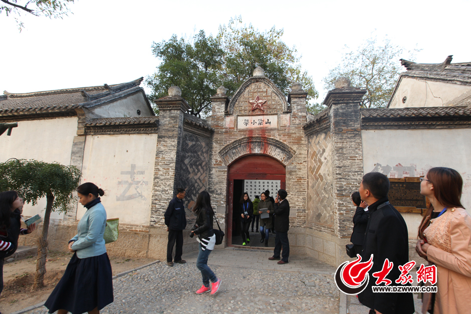 27�գ����۽���һȦһ����������ʮ���Ї��W�jý�wɽ�|�С����L�F���M����600����vʷ�����Q�顰�R����һ�Ŵ塱������������������ԣ���^�ȣ���������r�ڵ�ɽ�С�W������ã��F�ѳɞ��J�P�|�Ļ���չʾ�^��