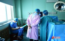 conew_4��25�����磬���xͩ��һ�_(t��i)�p̥���g(sh��)ǰ�����ڴ�߅��̤��������P(gu��n)���g(sh��)���ϡ��󱊾W(w��ng)ӛ�� ���L(zh��ng)�� �R���K �z.jpg