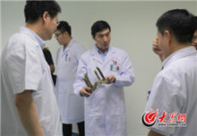 ��ɽ�|��W(xu��)�ڶ��t(y��)Ժ٤��?sh��)��ί����Ľ��O(sh��)������ɺ���Ժ�L(zh��ng)�w�����һ�r(sh��)�g�́�(l��i)���F(xi��n)��(ch��ng)���O(sh��)�乤��ԭ�������ܡ�ݗ�䰲ȫ���ί�Ч���;��ȡ�������һ�(xi��ng)һ�(xi��ng)Ԕ��(x��)ԃ(x��n)��(w��n)���󱊾W(w��ng)ӛ�� ���L(zh��ng)�� �R���K �z.jpg