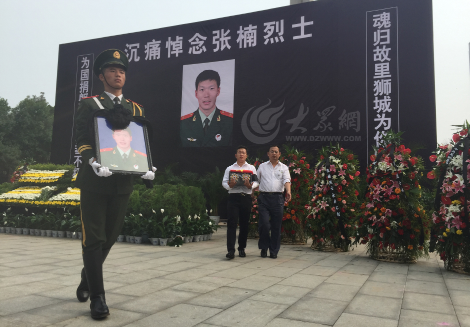8��2�����磬�ںӱ�������ʿ��@��һ���侯��(zh��n)ʿ�����z�񣬏����ʿ�õ܏�ϣ�ѱ��ǻҺУ��������Y�����I(l��ng)�o�ͣ��Y�����M����ʿ����ء��󱊾W(w��ng)ӛ�� ���L�� �z