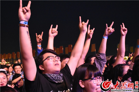 �(y��ng)���׌�ˮ����l(xi��ng)����������(ji��)��Ļ ����ʢ������ȫ��(ch��ng)