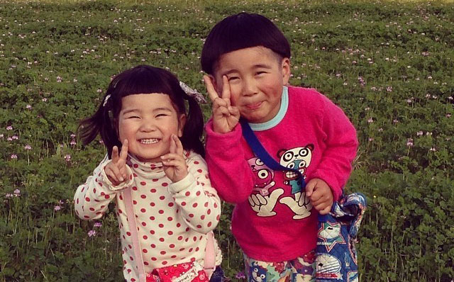 ���գ��W(w��ng)������һ�Mϲ�����ö��˽M�ĽM�D���@��(du��)���Á�(l��i)���ձ����mȻЦ�����c(di��n)ɵ����(d��ng)�����c(di��n)�����������Ƿǳ��Ĵ����ͯ�档