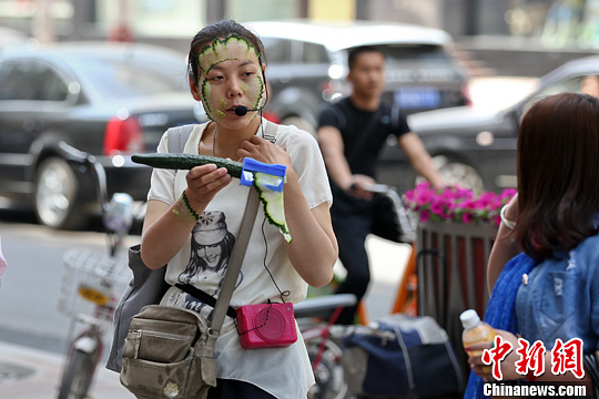 5��20�գ�ɽ��̫ԭ���^��һ��Ů�����S��Ƭ��Ę���H��ʾ�������N����Ĥ�������������˲���Ů��͵��P(gu��n)ע��������l(f��) �信�� �z