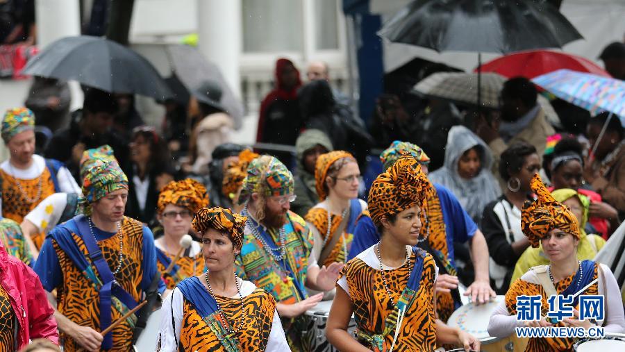 8��25�գ���Ӣ�����أ������߅����Z��ɽ��g�����л�ӡ�