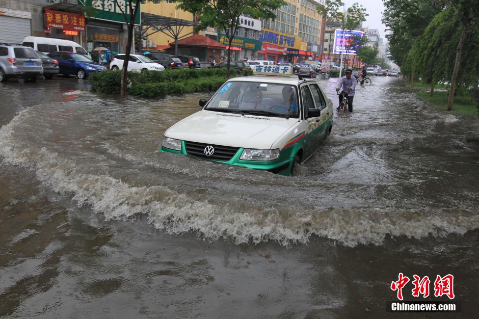 6��18�����磬����ʡ������ͻ���������®�(d��ng)?sh��)ض��l�ֵ��eˮ��(y��n)�أ�����̎�eˮ���_1����һЩ܇�v����ˮ�Пo�����M��������l(f��) �n�� �z