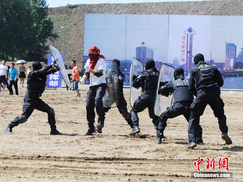 7��14�գ�����ʡ�����侯���־S�������ݾ����L���e�С��ݾ���������ͻ��С�M���_�������Ŀ�ˡ������N�ϴ������Ŀ�ˌ����������ѓ��ַ��ٳ֌����ݾ����侯����ͻ�������Ʊ��ȿ�Ŀ��