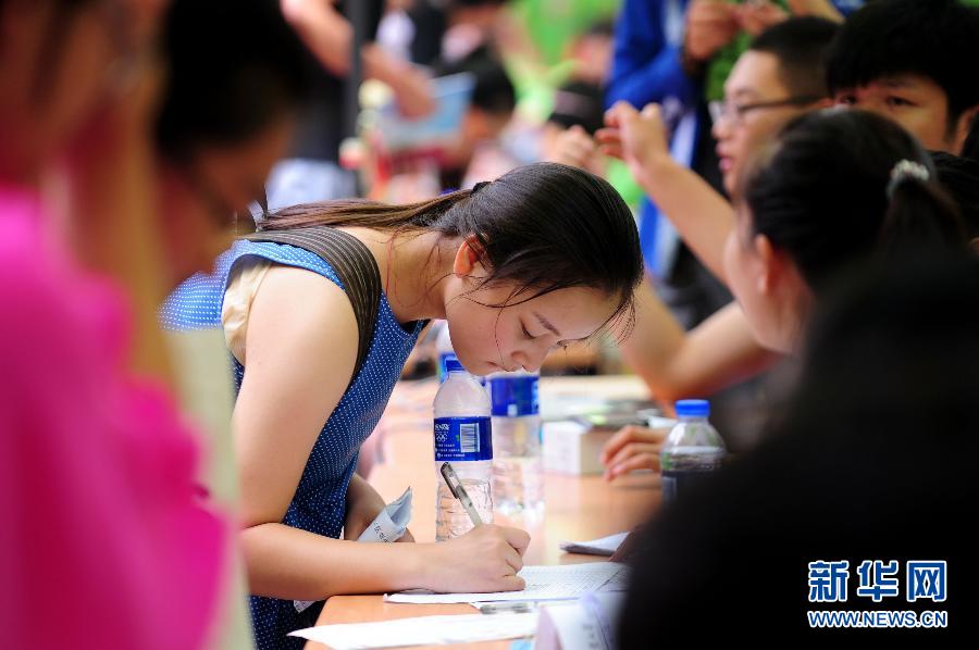 8��22�գ�һ���������k����W���m�����գ���ꖹ��I��W2014����������W���@����ꖸ�У���������󵽵ČWУ��