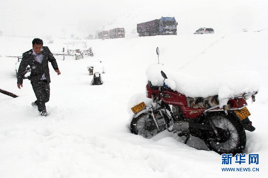 9��12�գ�܇�v���½����ܽ�ѩ·�ξ�����񂡣����՚�Ӱ푣��½����ܵ؅^(q��)��(d��ng)�ս����˽����׈�(ch��ng)��ѩ���o��(d��ng)?sh��)��r(n��ng)���I(y��)�ͽ�ͨ�����˲�ͬ�̶ȵ�Ӱ푡� ���A��l(f��)�������� �z��