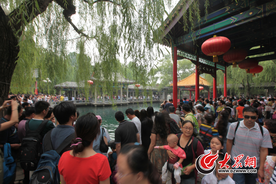 9��5�գ���9.3��С�L�����һ�죬��(j��)����ͻȪ���@��(n��i)�ο�ӿ���糱����(d��ng)�죬��ͻȪ����ˮλ�q��28.28�ף��߳�28.15���Sɫ���侀13���ס��󱊾W(w��ng)ӛ�� ���L�� �z