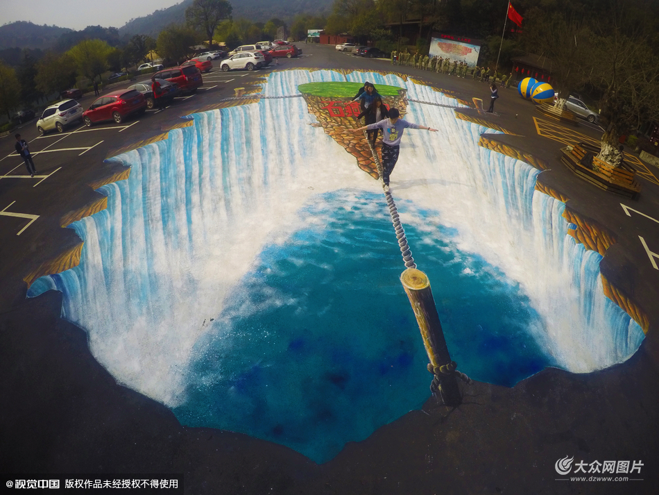 2016��3��6�գ������L(zh��ng)ɳ��һ����e�s500ƽ���׵ľ�������3D�����F(xi��n)���L(zh��ng)ɳʯ�����ԓ�������⡢��Ȥ�M���������ο��ڮ�����ǰ��[Pose���w�(y��n)���ˮ���һ���Ę�(l��)Ȥ��