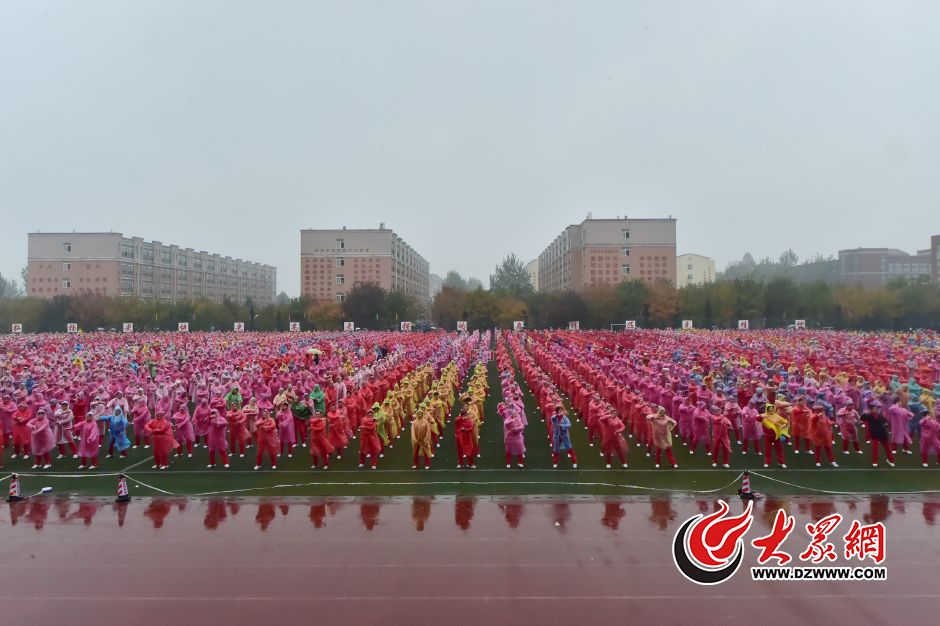11��7�����磬ɽ�|�����������h������������4000�����V����������傃���S������ͬ���裬�ʂ��c����14�����еĐۺ���һ�����_��һ��µļ���˹����o�����ͨӍ�T ������ �z��