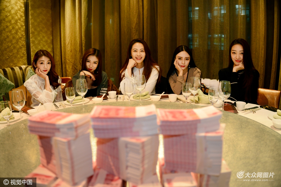 2017��1��5�գ�������һ�W�t��˾�ʂ����ϰ��fԪ�F�n���������Ů�����F���l����K���� ��λŮ�����c�ѳɡ�Сɽ�����ϰ��f�F��